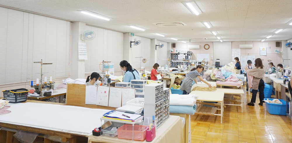 寝装品の縫製現場
