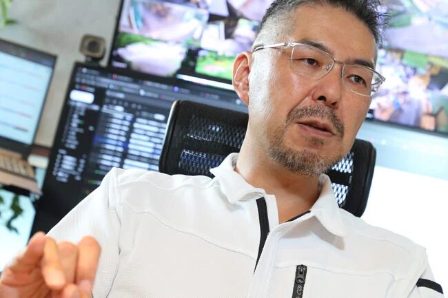 インタビューを受ける谷治さま