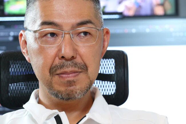 インタビューを受ける谷治社長